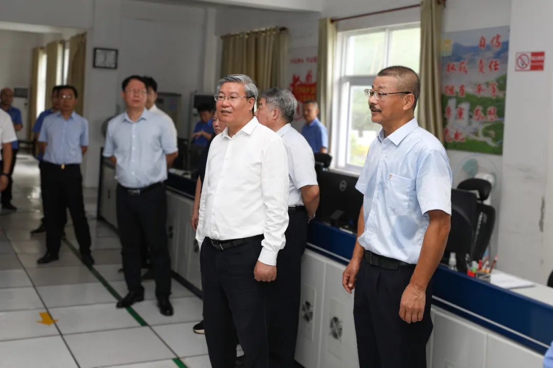 海南省政协主席李荣灿到尊龙凯时调研3_副本.jpg
